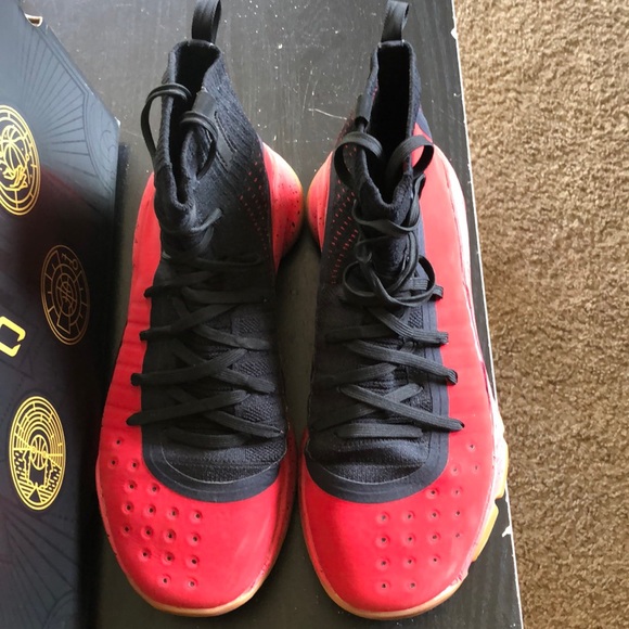 Curry 4 Red and Black Gum like new w/ box size 9 - Picture 2 of 4